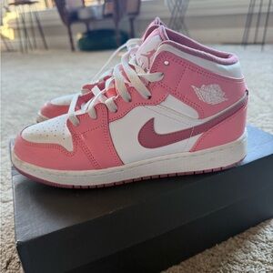 Nike Air Jordan 1 Mid GS Coral Chalk Desert Berry White 6Y Women’s 6.5